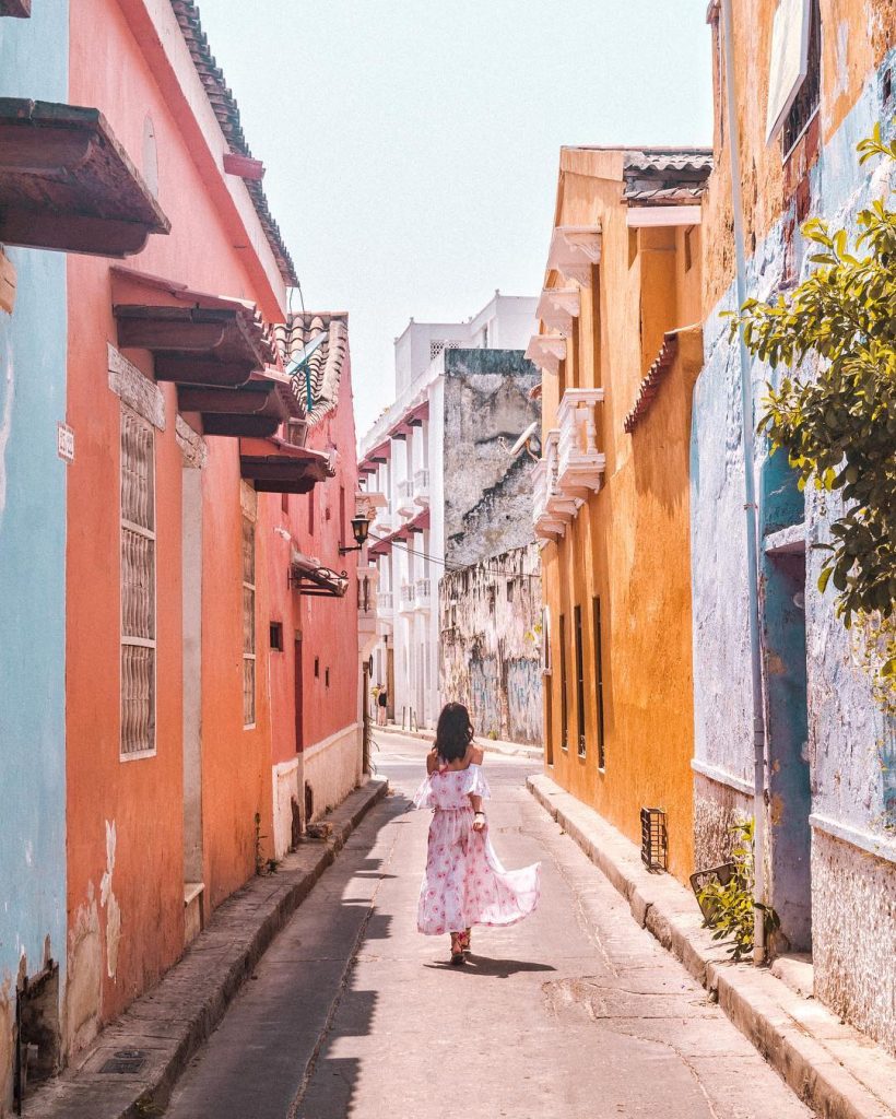 Colorful streets of the Old Walled City in Cartagena #3 - witandfolly.co