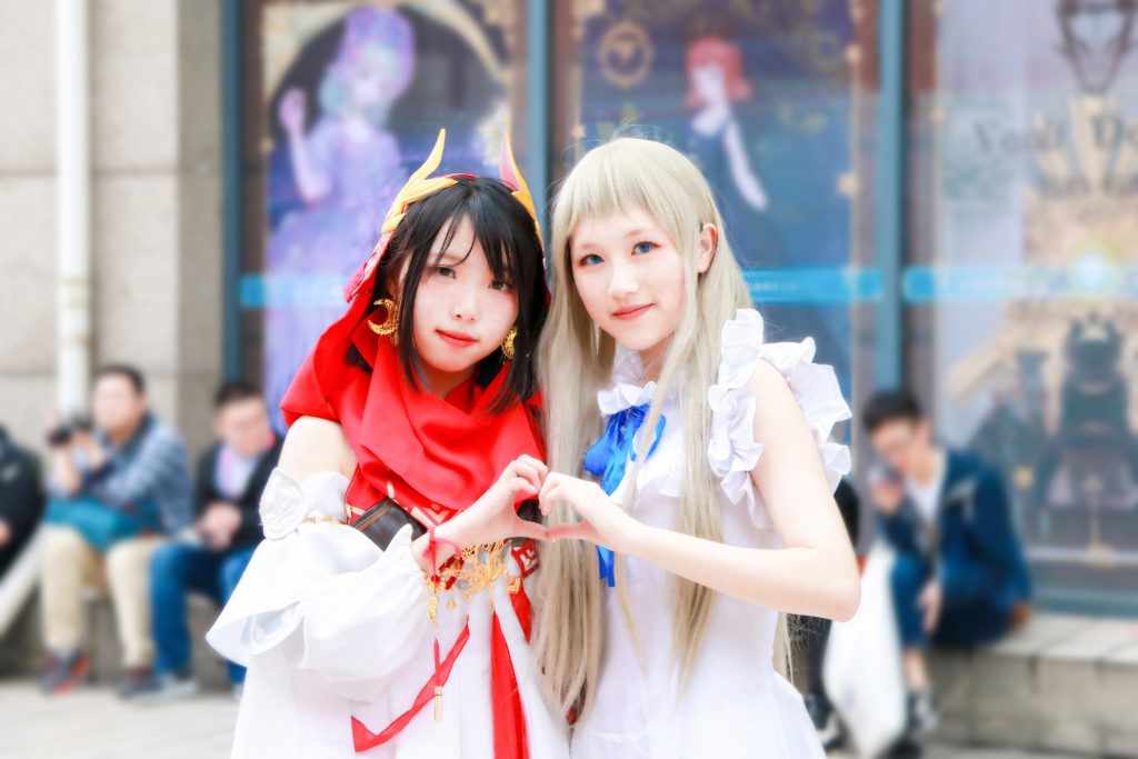 picture of two girls in cosplay