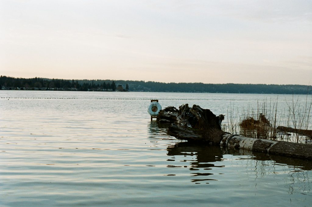 picture of lake at sunset