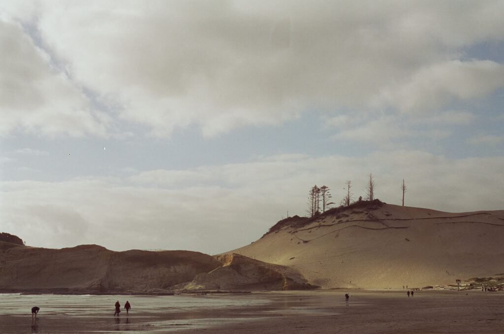 image of cape kiwanda sand dune shot with 50mm lens